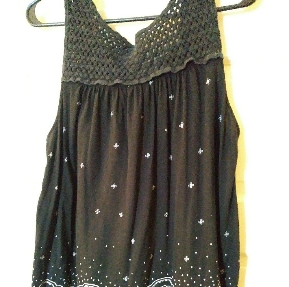 🌴$5 DEAL! Black sleeveless top - Picture 7 of 7